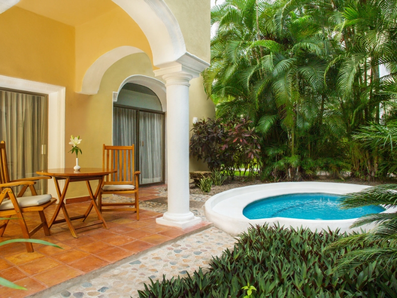 Suite with pool
