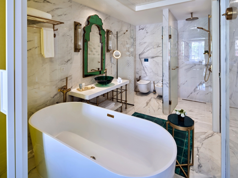 One Bedroom Bathroom