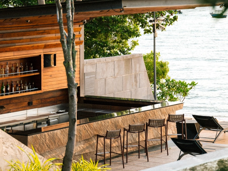 Beachside Bar