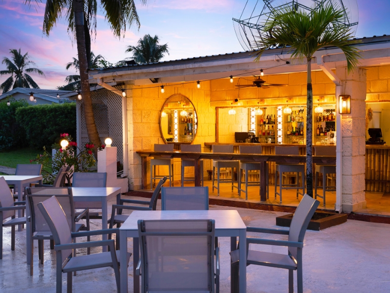 Bar and Poolside dining