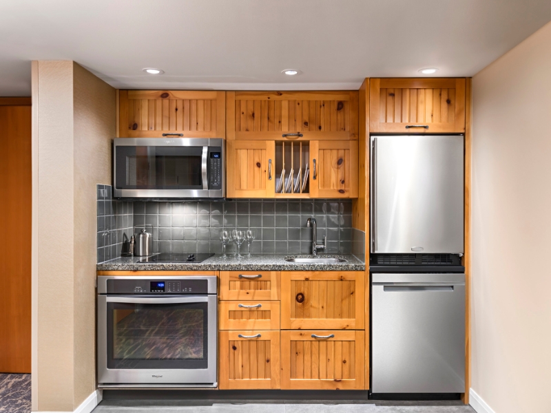 Suite Kitchen Med