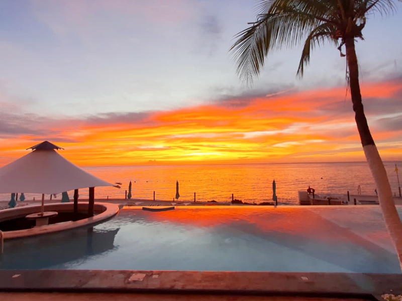 Pool Bar