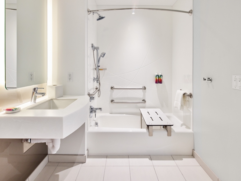 Double Queen Pool View Bathroom