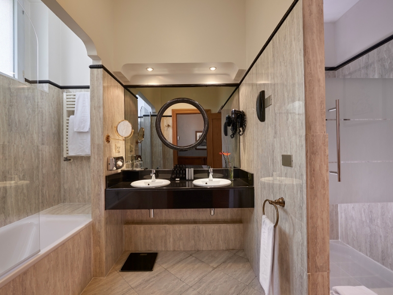 Grand Premium Room Bathroom