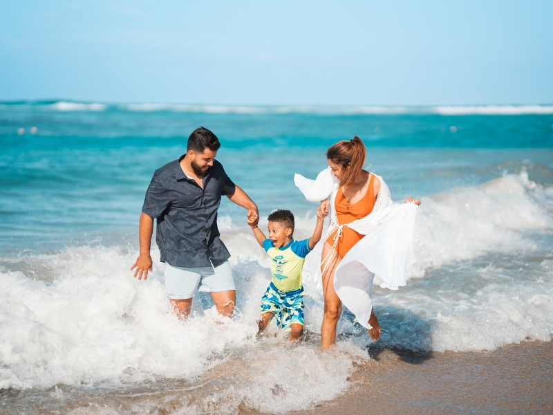 La famille s'amuse au Wyndham Alltra Punta Cana