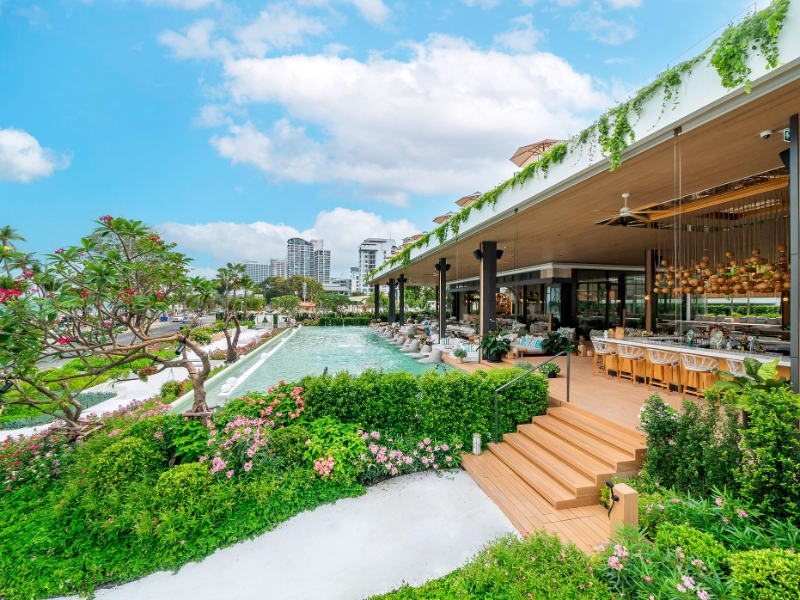 Lay Beach Club