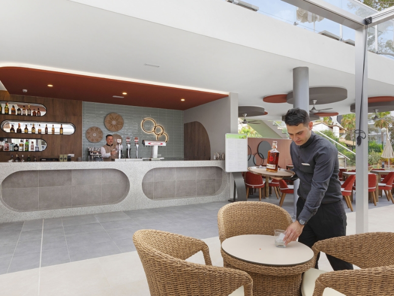 Pool bar