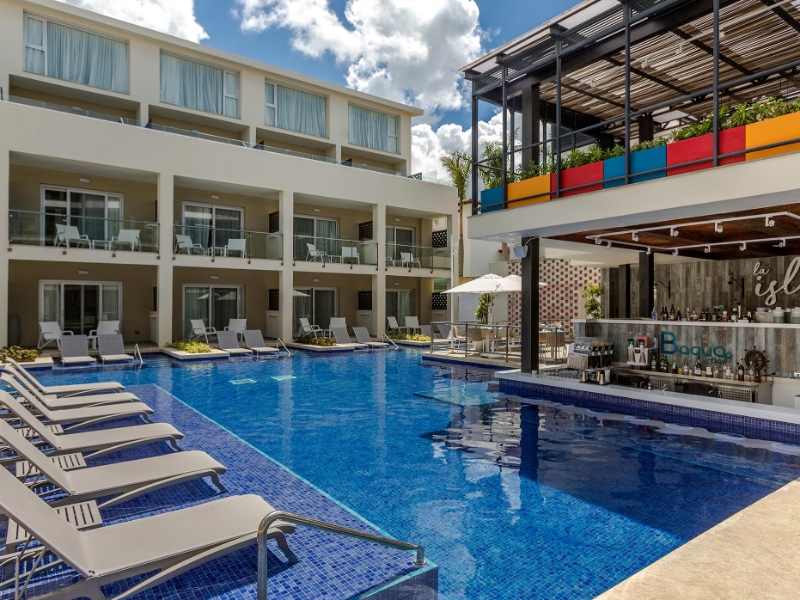 Baqua Pool Bar