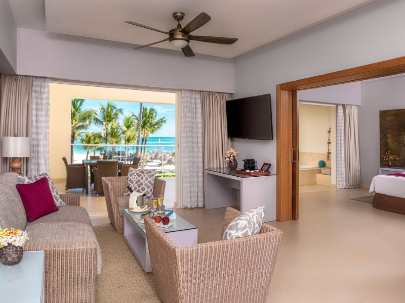 Preferred Club Master Suite Ocean Front Living Room