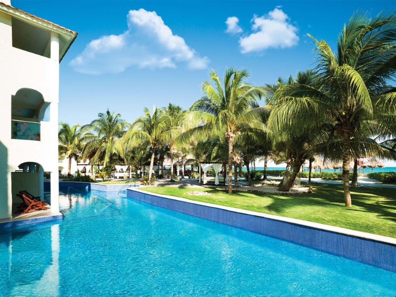 Luxury Swim Up Jacuzzi Suite Room View