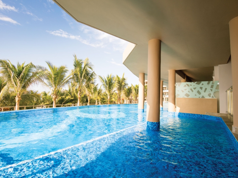 Oceanfront Swim Up Jacuzzi Suite View
