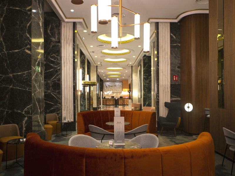 Lobby bar