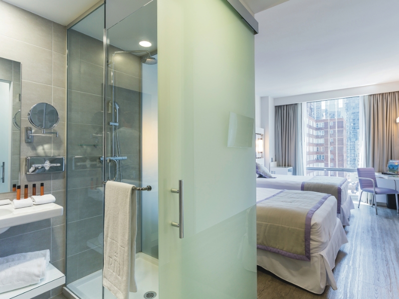 Deluxe Full bedroom Bathroom