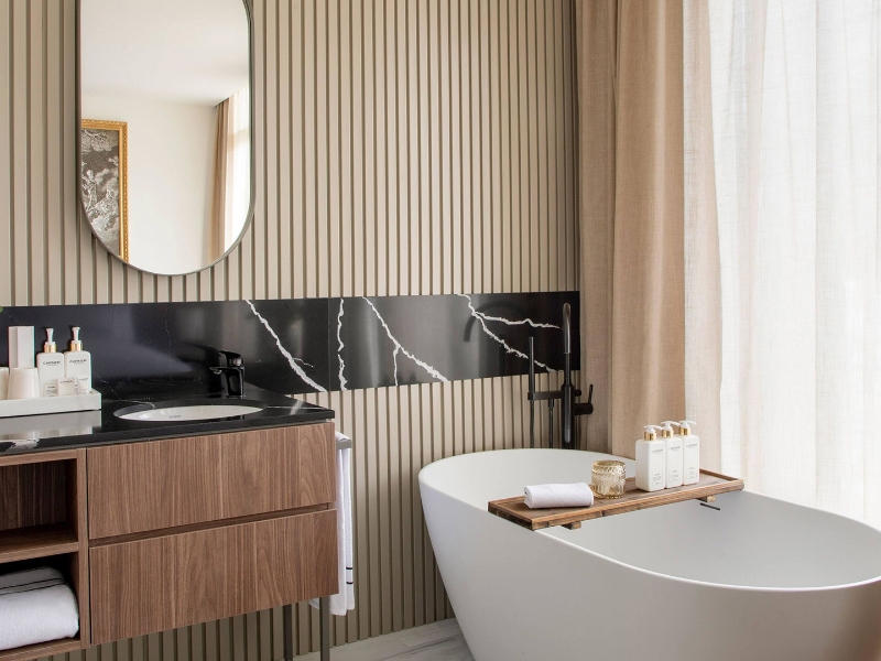 Street view deluxe extra room city view bathroom