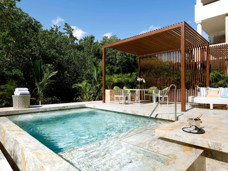 Roya Suite Pri Pool