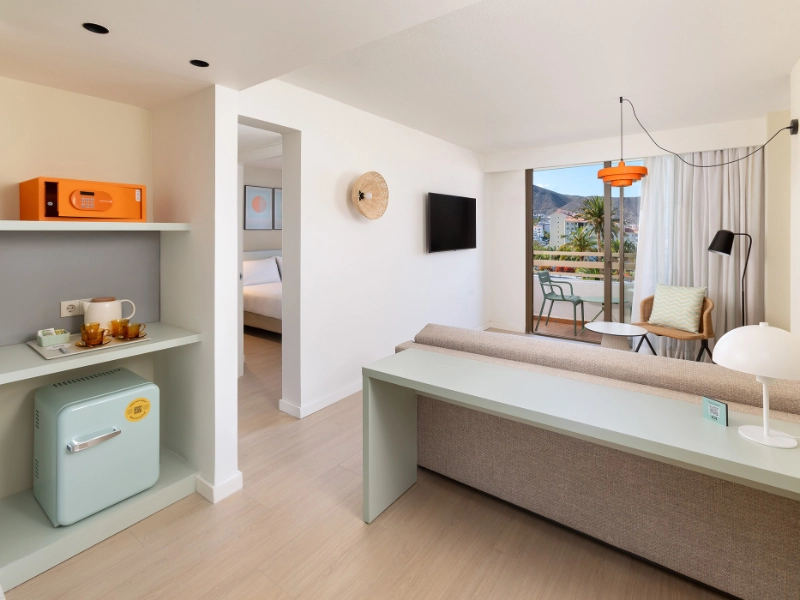 Sol Room with Lounge
