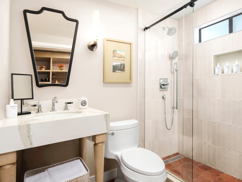 Room King Bathroom