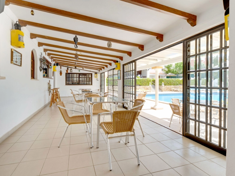 Pool Bar Sitting Area