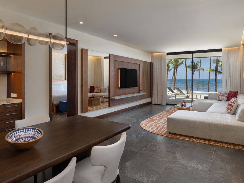 Oasis Mega Suite Living area