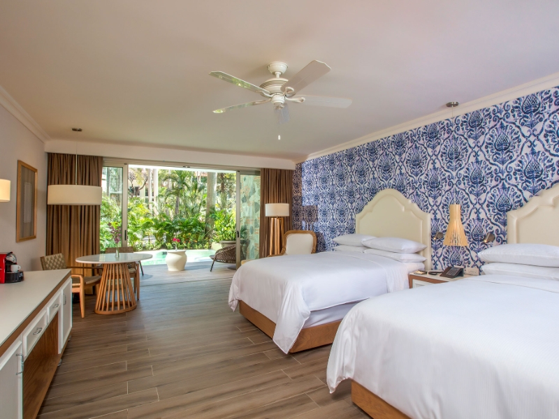 Junior Suite Swim Out Room