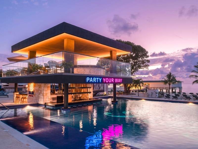 Pool Bar