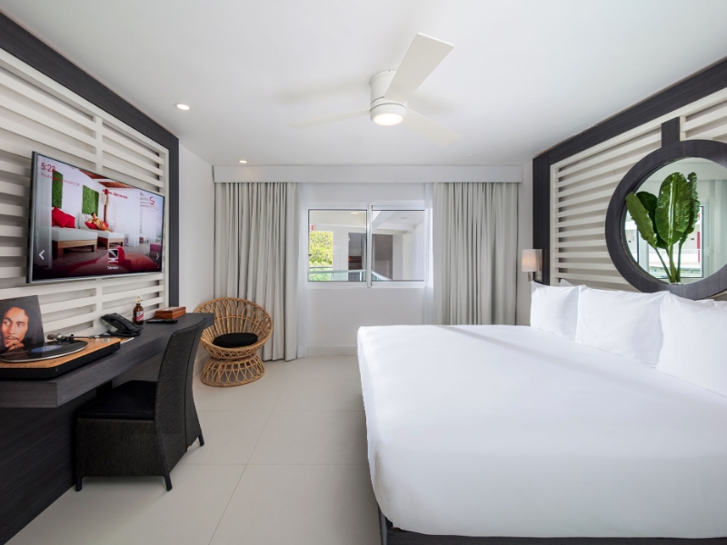 Mini King Room