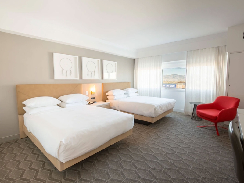 Queen room