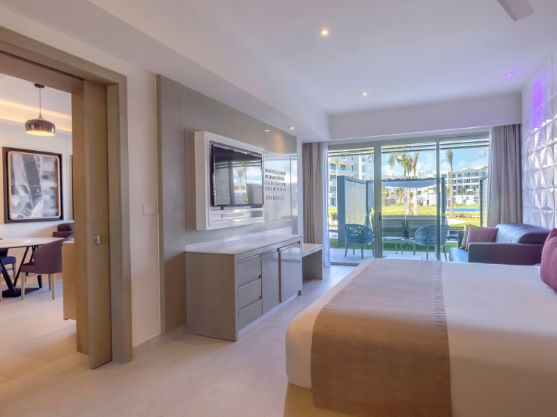 Directors Suite one bedroom swim out