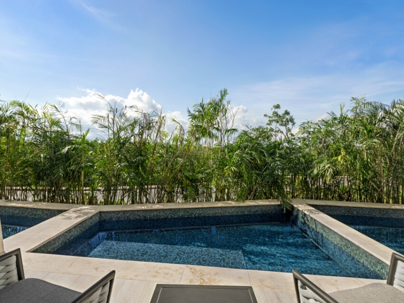 Swim Up Sunset View Two Queen Beds Guestroom