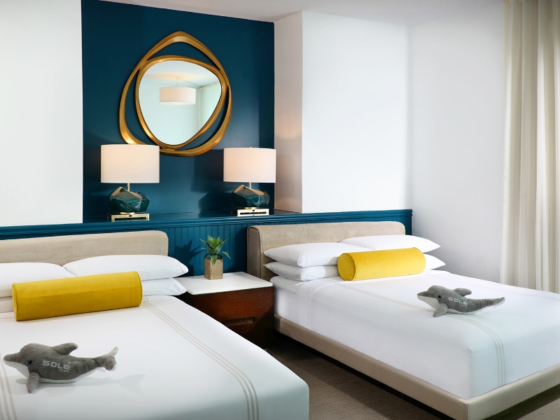 room 2 queen