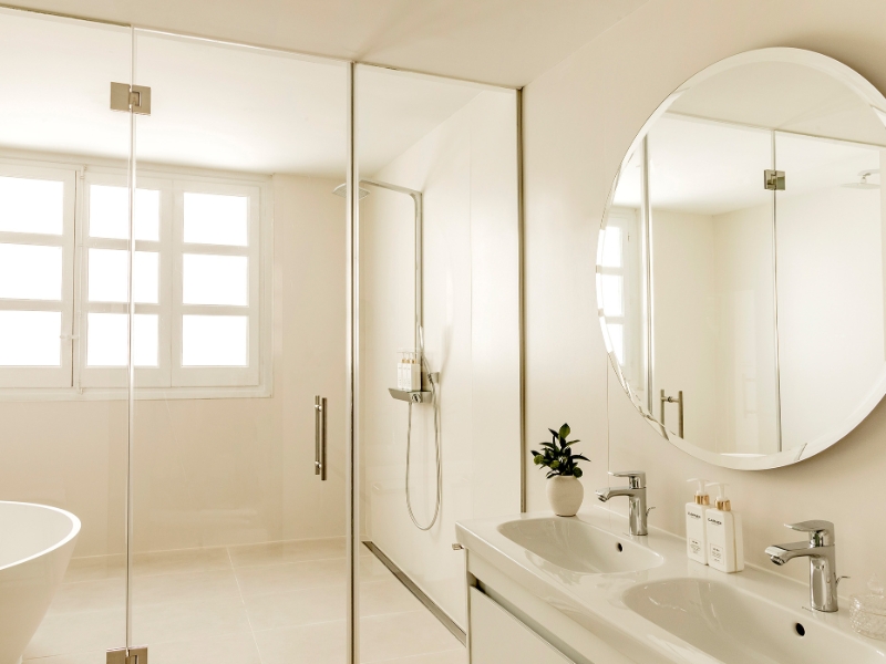 Presidential Penthouse Red Level Bathroom