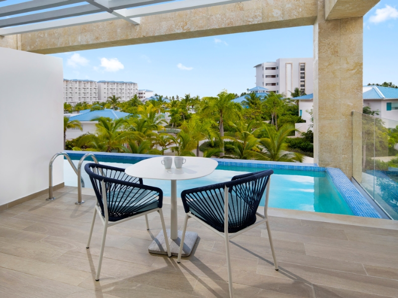 Preferred Club Deluxe Swim Out King