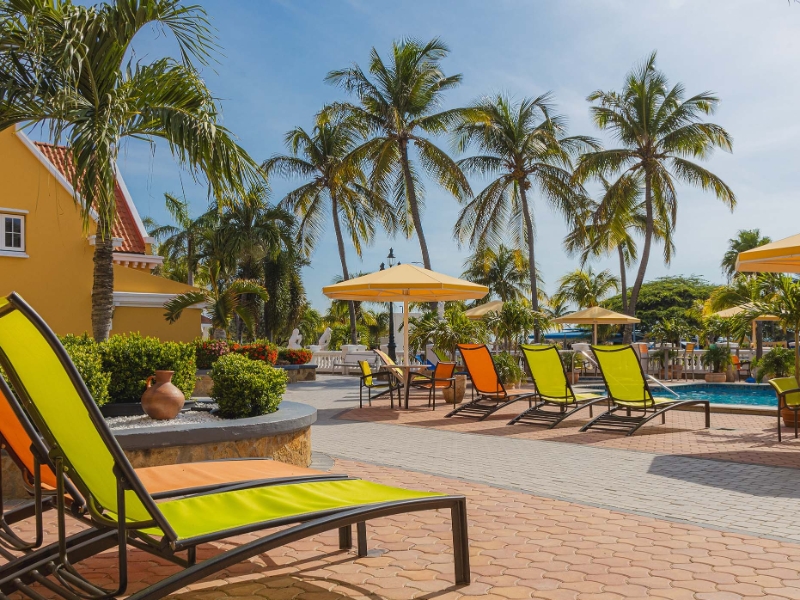 Pool Lounge