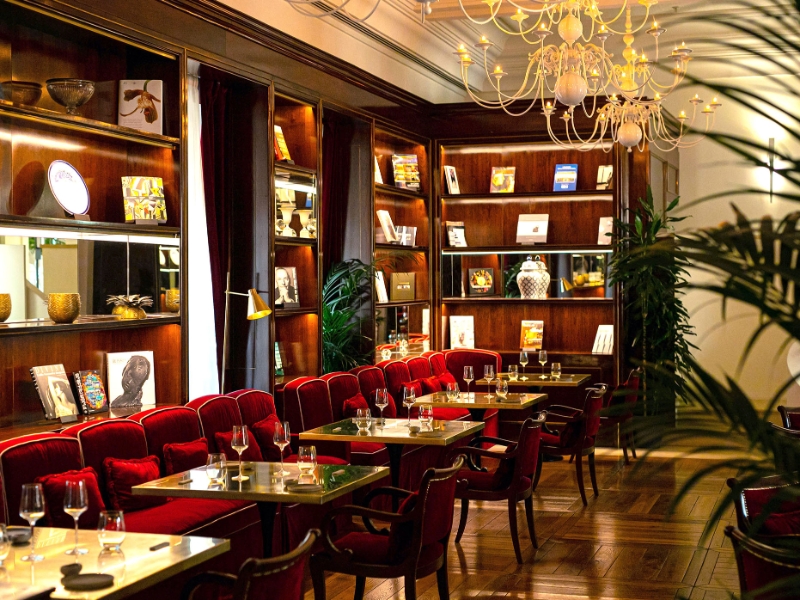 Follie Restaurant