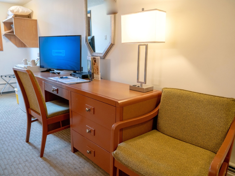 Hotel Room 1 Queen