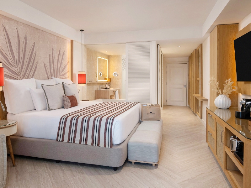 Junior Suite OceanFront SwimOut KING