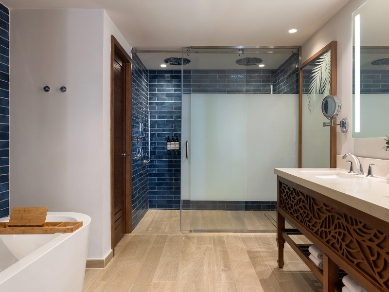 Master Oceanview King Bath