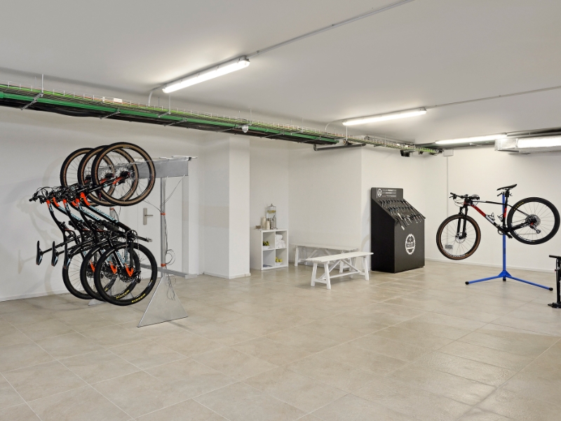 Bicycle Maintenance and Warehouse