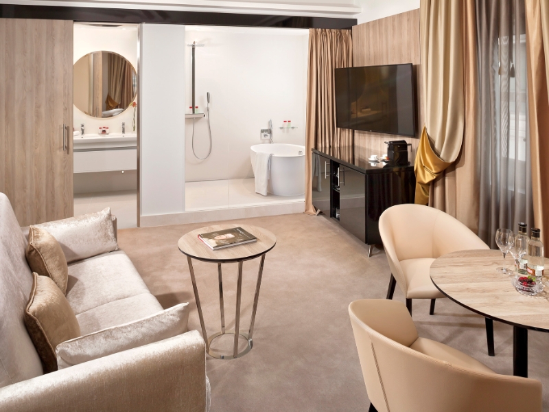 Junior Suite Red Level