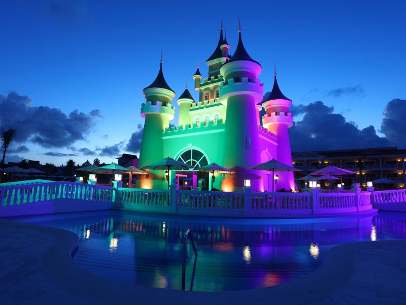 Pool Castel
