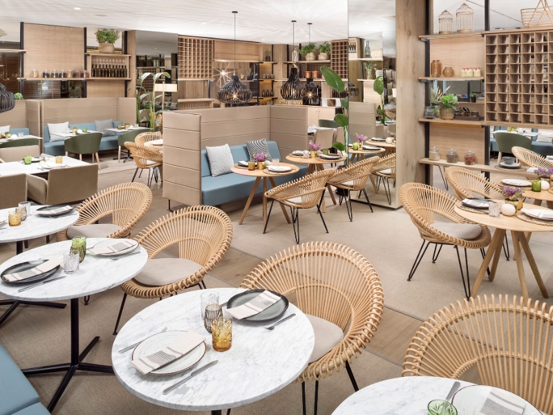 Cube Restaurant Dinner Set Up