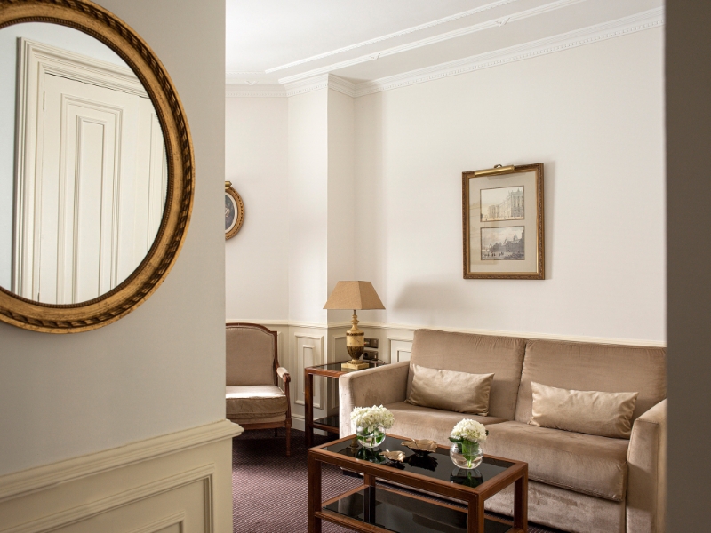 Deluxe Junior Suite Red Level