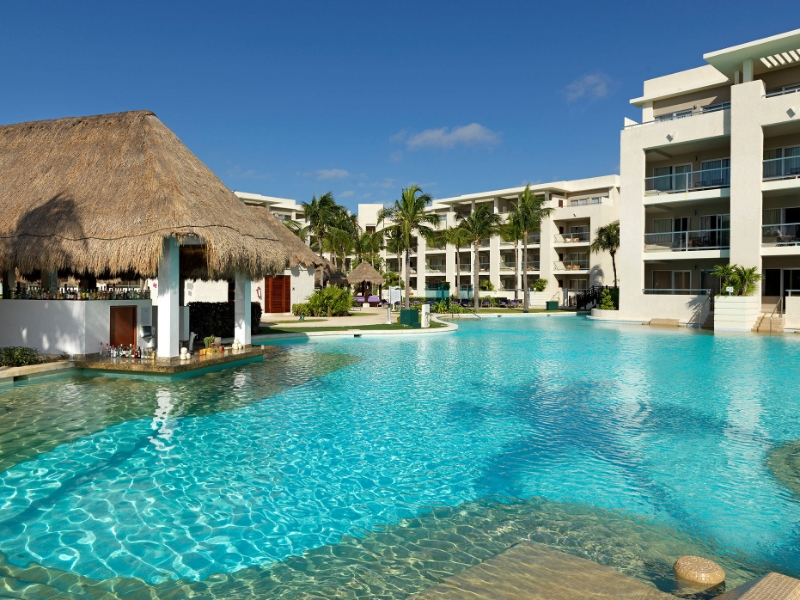 Swim Up Bar