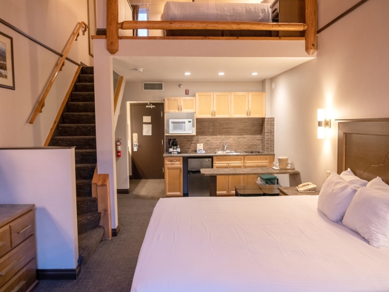 Loft Suite 1King 1Queen