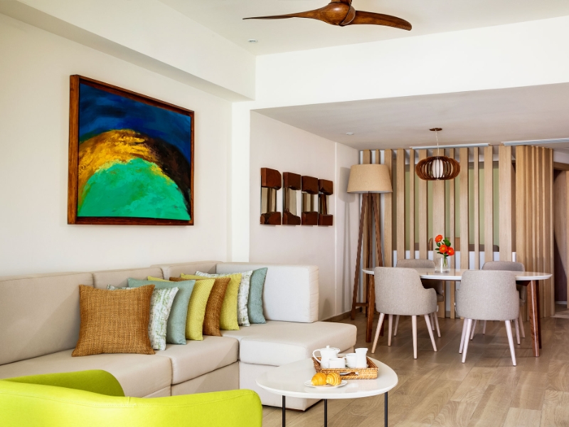 Ocean View One Bedroom Grand Master Suite Livingroom