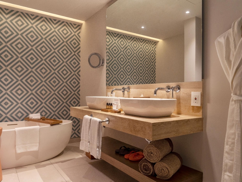 Suite Bathroom