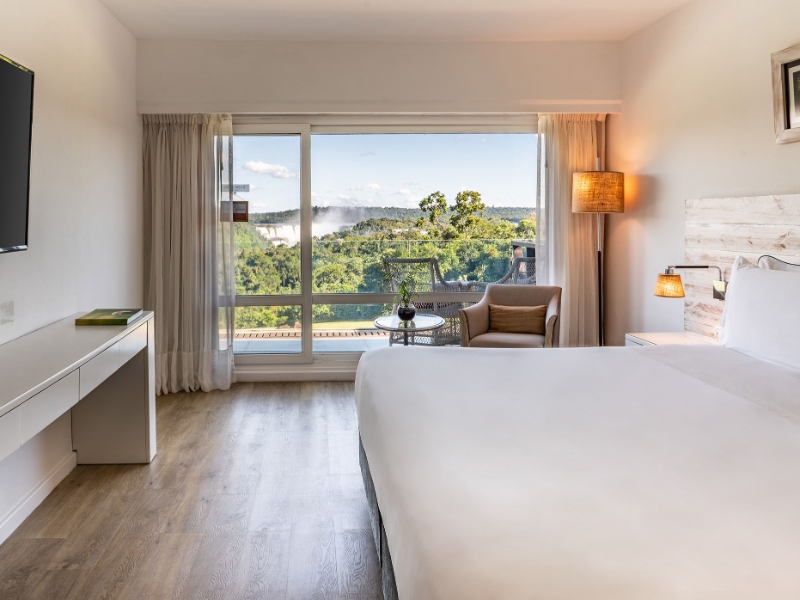 Deluxe King Room Falls View