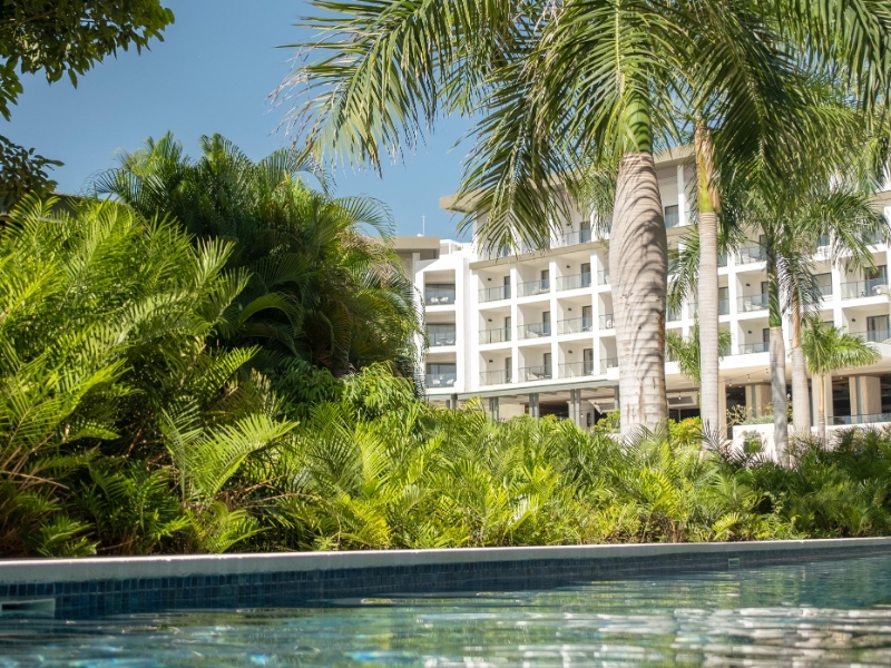 Swim Up Pool