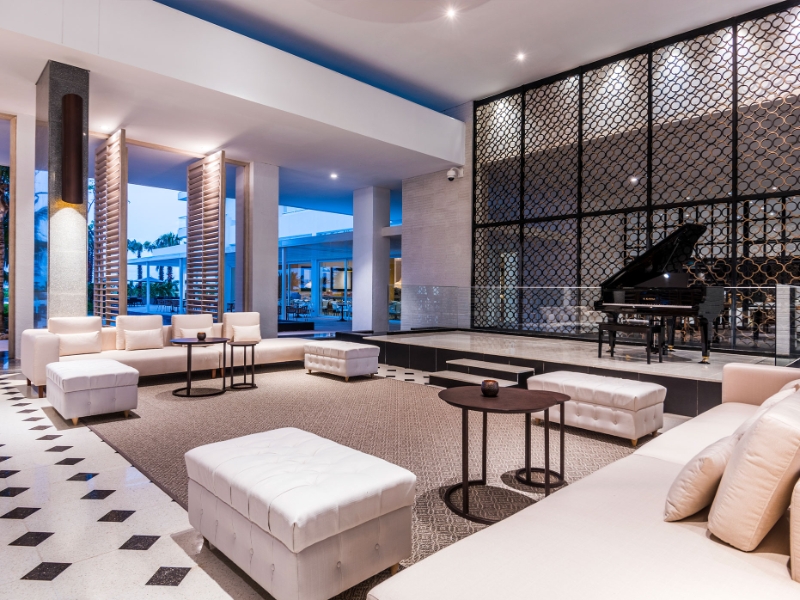 Piano Lounge
