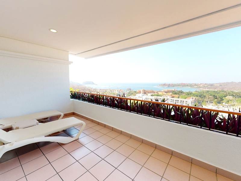 Premier Ocean view Balcony